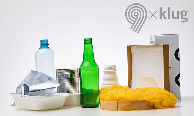 Verschiedene Lebensmittelverpackungen sind abgebildet, von der Glasflasche bis zum Plastikbehälter.